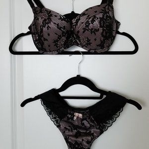 Lingerie Set Bra size 30G 30H and Panties size S/M brand Konrad